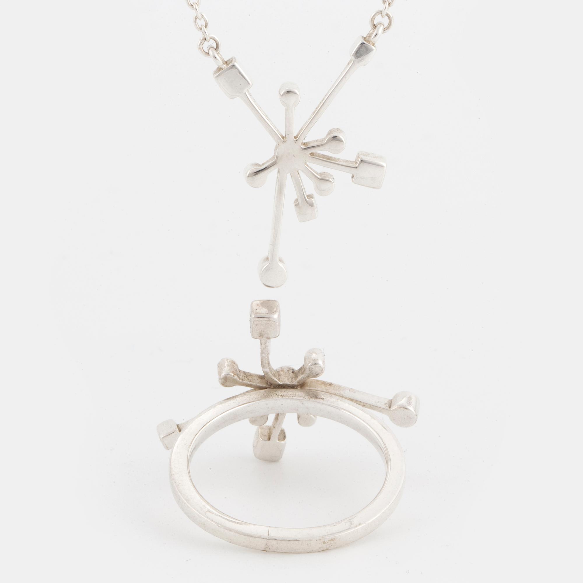 EFVA ATTLING, Ring och hänge med kedja. 'Litte star kaboom' sterlingsilver.