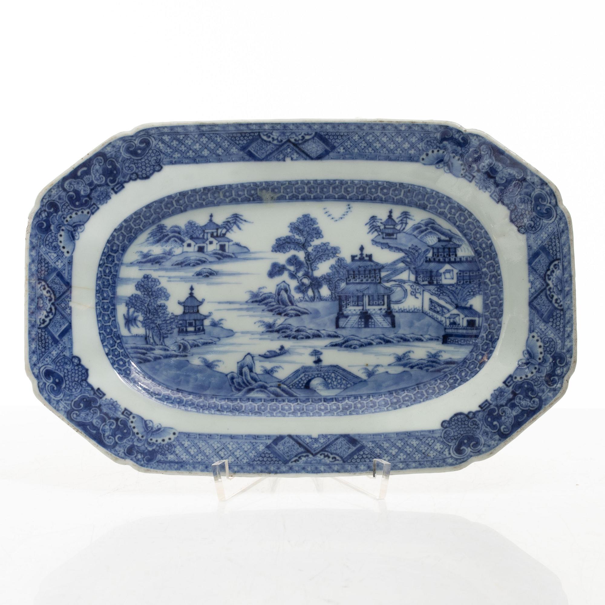 Stekfat, 5 st, kompaniporslin, Qingdynastin, Kina, 1700/1800-tal samt ask med lock och vas, Kina, 1900-tal.