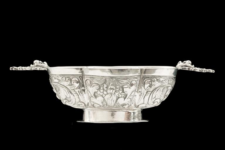 SKÅL, silver, barockstil, vikt ca 159 gram.