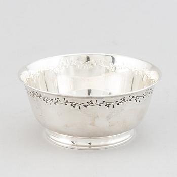 Tore Eldh, a silver bowl, decorated with a border of leafy sprigs, Gothengurg, Sweden, 1950.