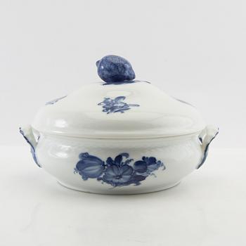 Service approximately 140 pieces "Blue Flower" Royal Copenhagen Denmark 20th century porcelain.