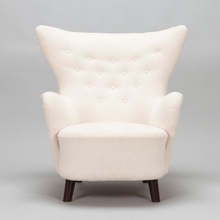 A mid-20th-century armchair.