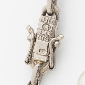 Armband 18K vitguld, ankarlänkar med sex stycken odlade pärlor, 1950-tal.