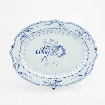 Terrin med fat samt tallrikar, 4 st  "Rhenska mönstret", Rörstrand numrerade.