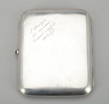 CIGARETTETUI, silver, Ryssland, Moskva ca 1913. 159g.