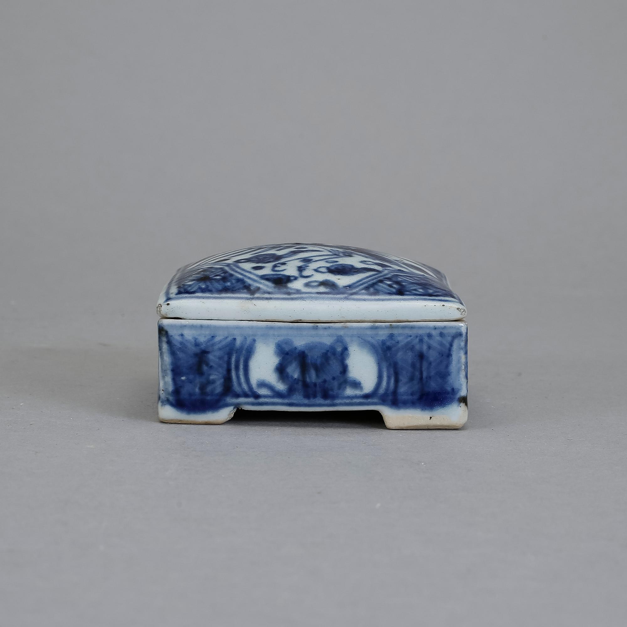 DOSA MED LOCK, porslin. Qianlong, Kina (1736-1795).