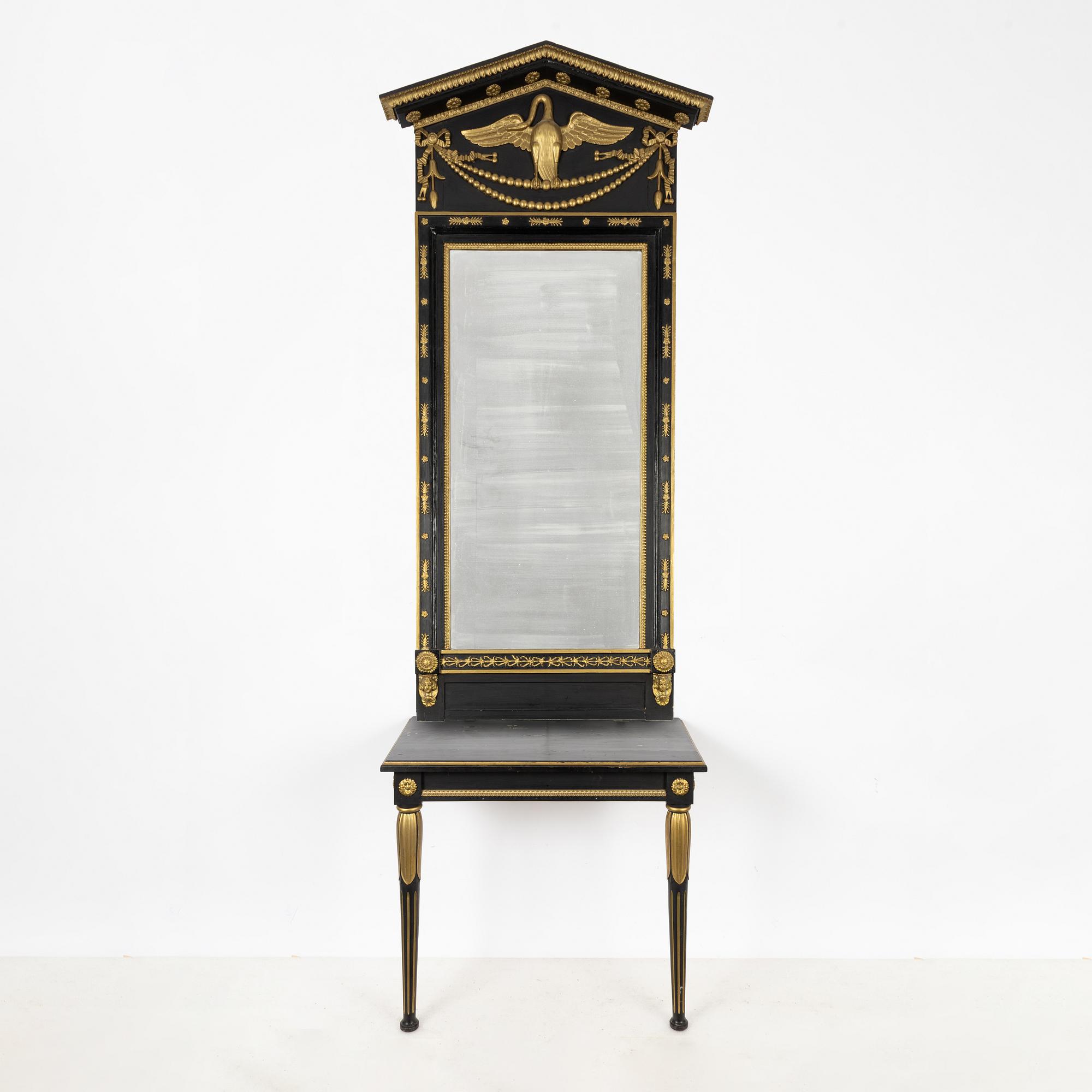 Spegel av Jonas Frisk (spegelfabrikör i Stockholm 1805-1824), Empire, samt senare konsolbord.