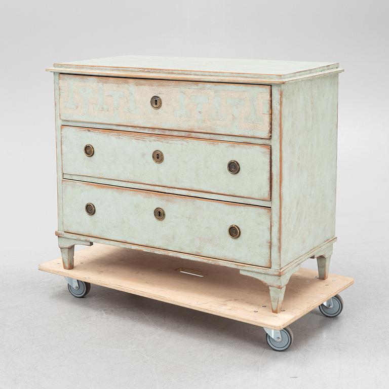 Chest of drawers, early 19th century.