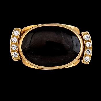 RING, 18 k guld, OC Stockholm 1986. Briljantslipade diamanter. Vikt ca 18,1 g.