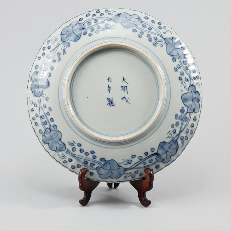 FAT, 3 st, porslin, Kina och Japan, 1900-tal.