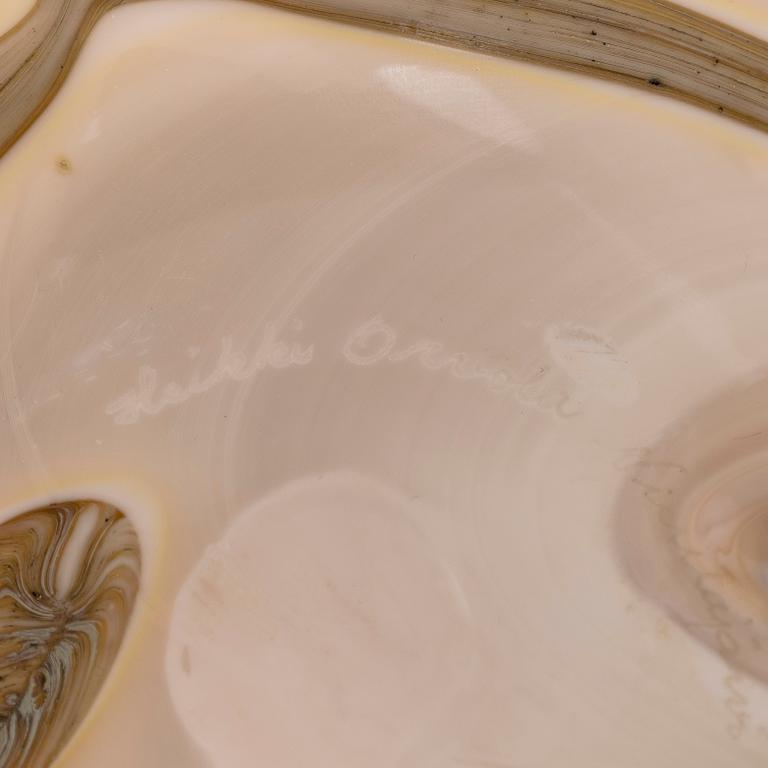 Heikki Orvola, A unique glass bowl, signed Heikki Orvola Nuutajärvi Notsjö, 1978/1979.