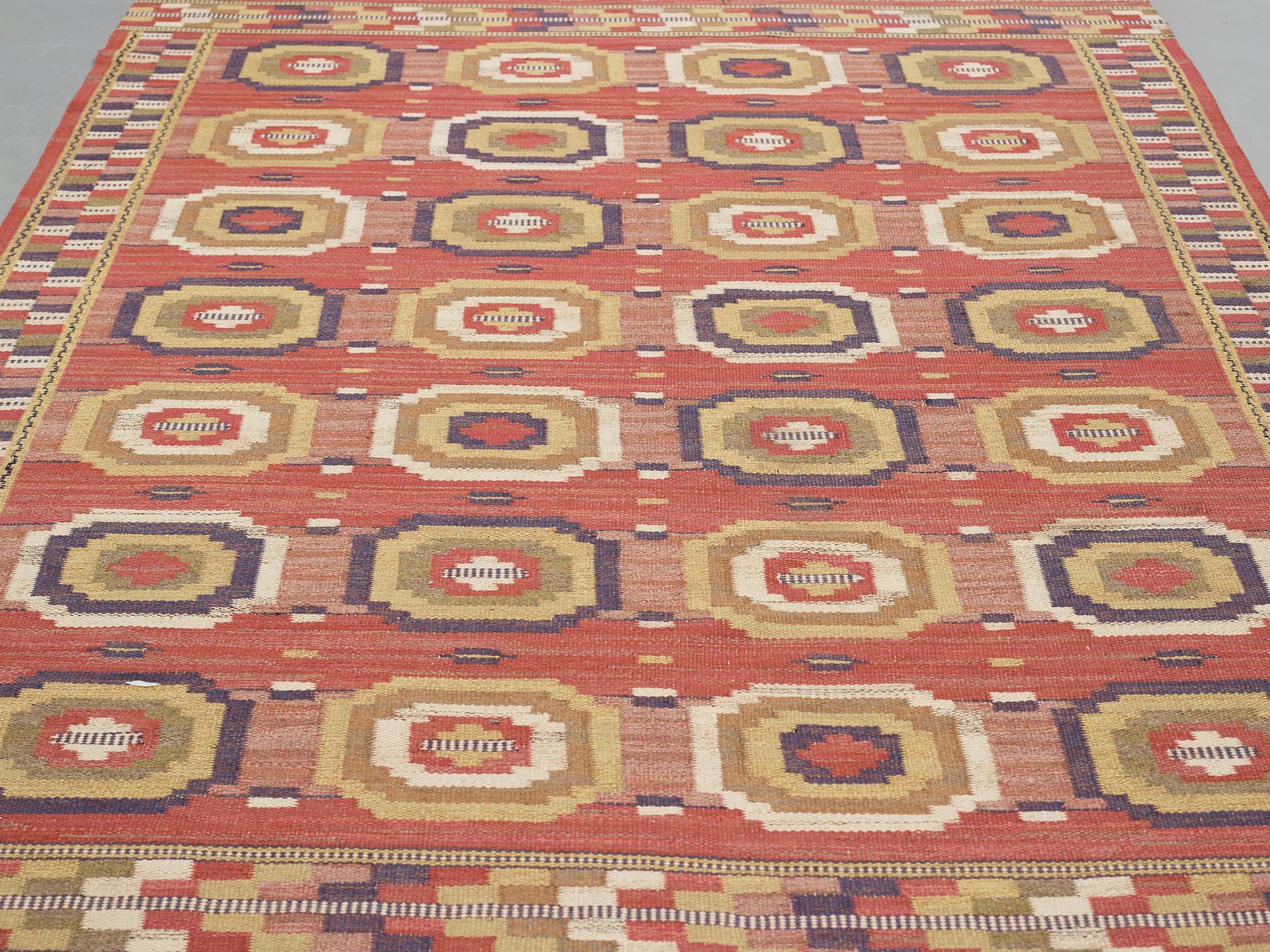 Märta Måås-Fjetterström, Matta, "Röda åttan", rölakan, ca 295 x 199,5-202 cm, signerad MMF.