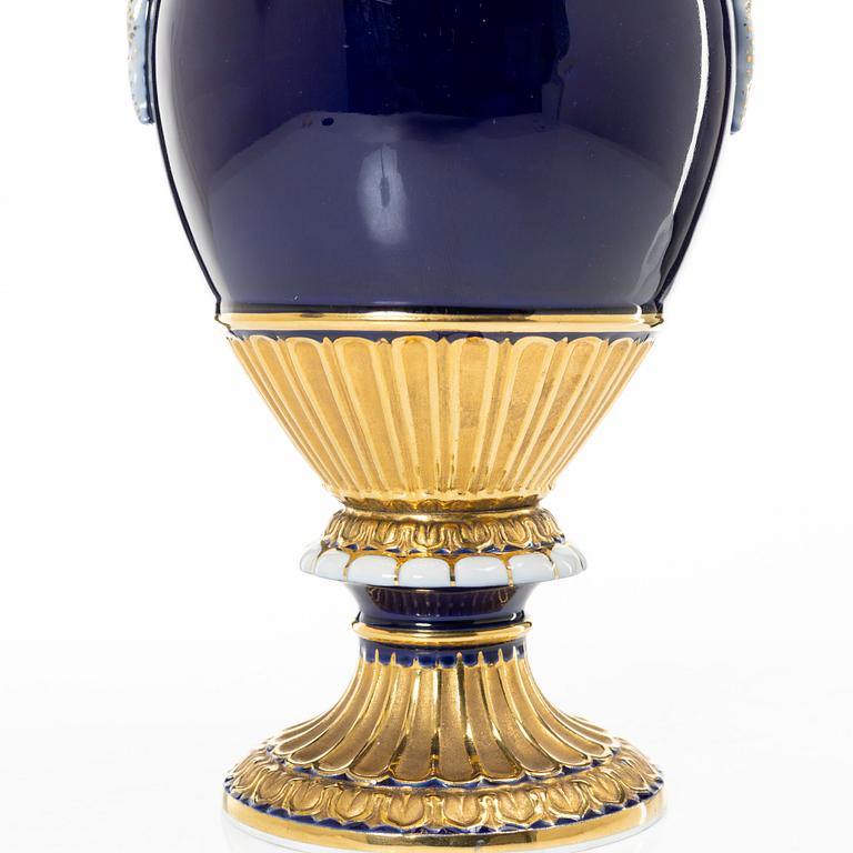 Urna, porslin, Meissen, omkring år 1900.