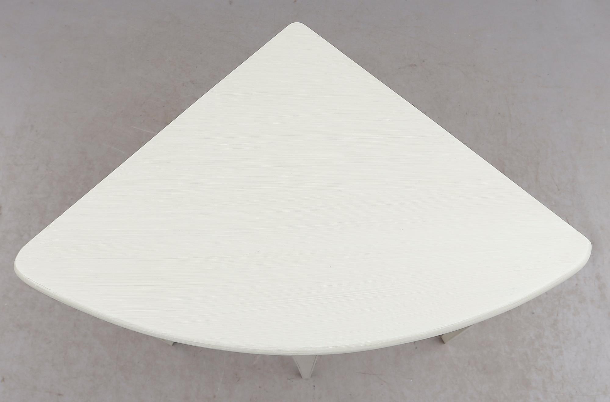 HÖRNBORD, gustaviansk stil, 1900-talets första hälft.