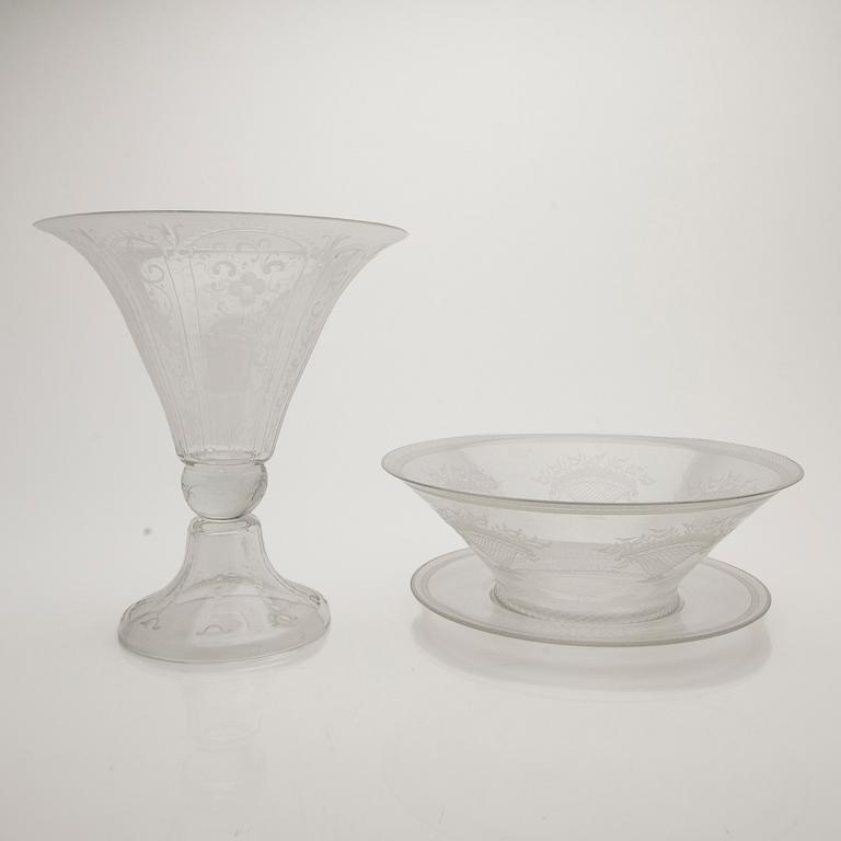 Edward Hald, Glasses, 2 pcs, Orrefors and Kosta Boda, 1920s.