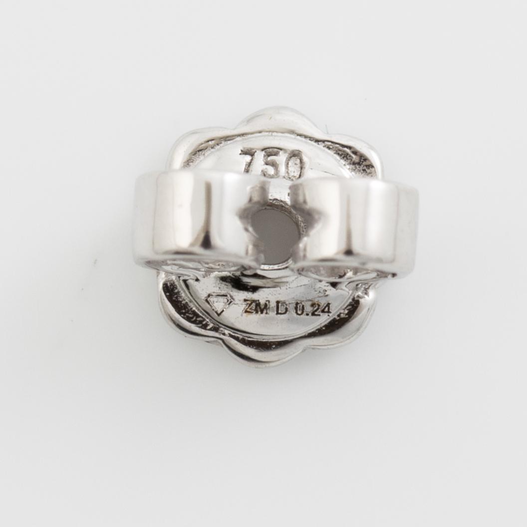 Earrings 18K white gold set with brilliant-cut diamonds, accompanied by GIA dossier.