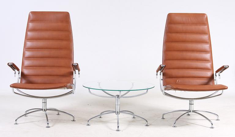 FÅTÖLJER, ett par samt BORD, "SAS Chair / 38/39 Series", Jens Ammundsen för Fritz Hansen, etikettmärkta, 1979.