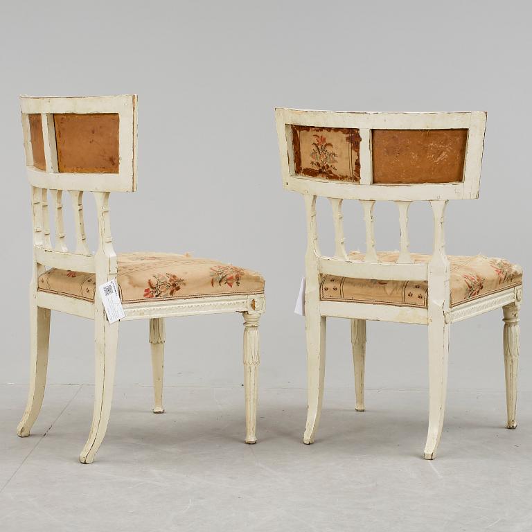 STOLAR, 2 stycken snarlika, gustavianska, varav en signerad Melchior Lundberg, 1700-tal.