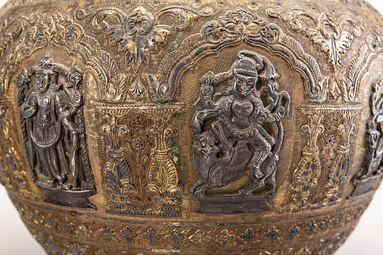 An Indian 20th century urn.
