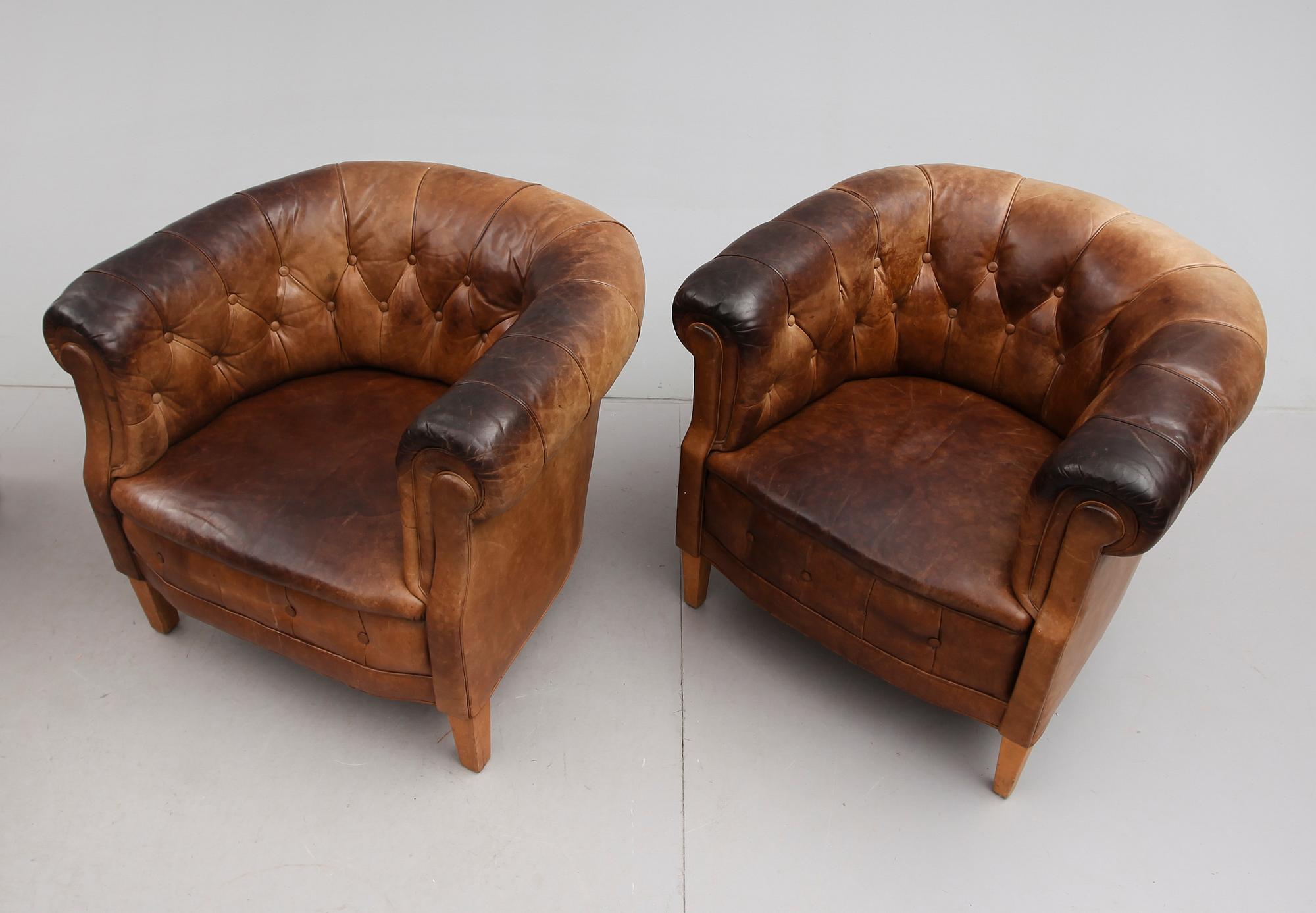 FÅTÖLJER, 1 par, Chesterfield, 1900-talets första hälft.