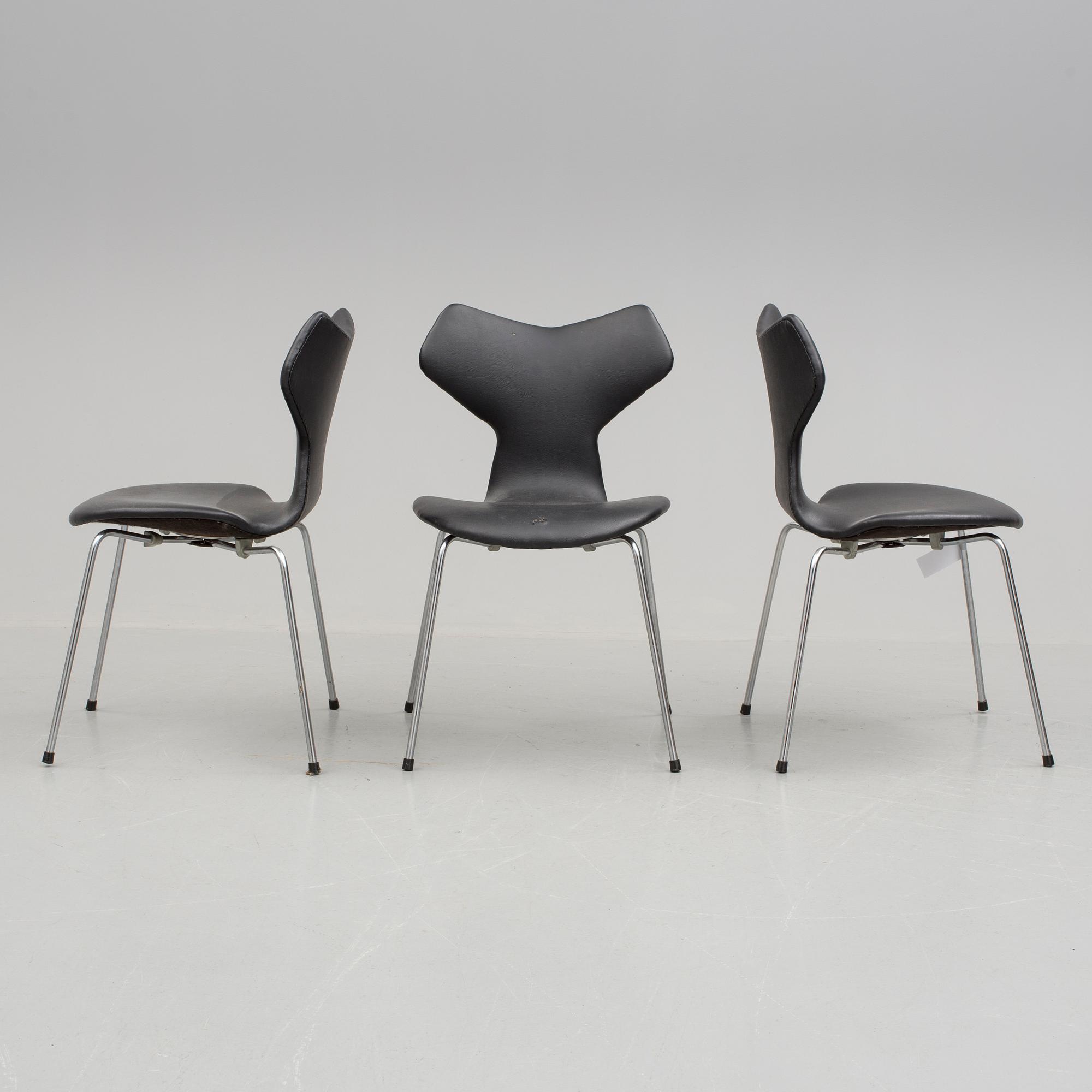 STOLAR, 3 stycken, "Grand Prix", Arne Jacobsen, 1900-talets andra hälft. Modellen formgiven 1955.