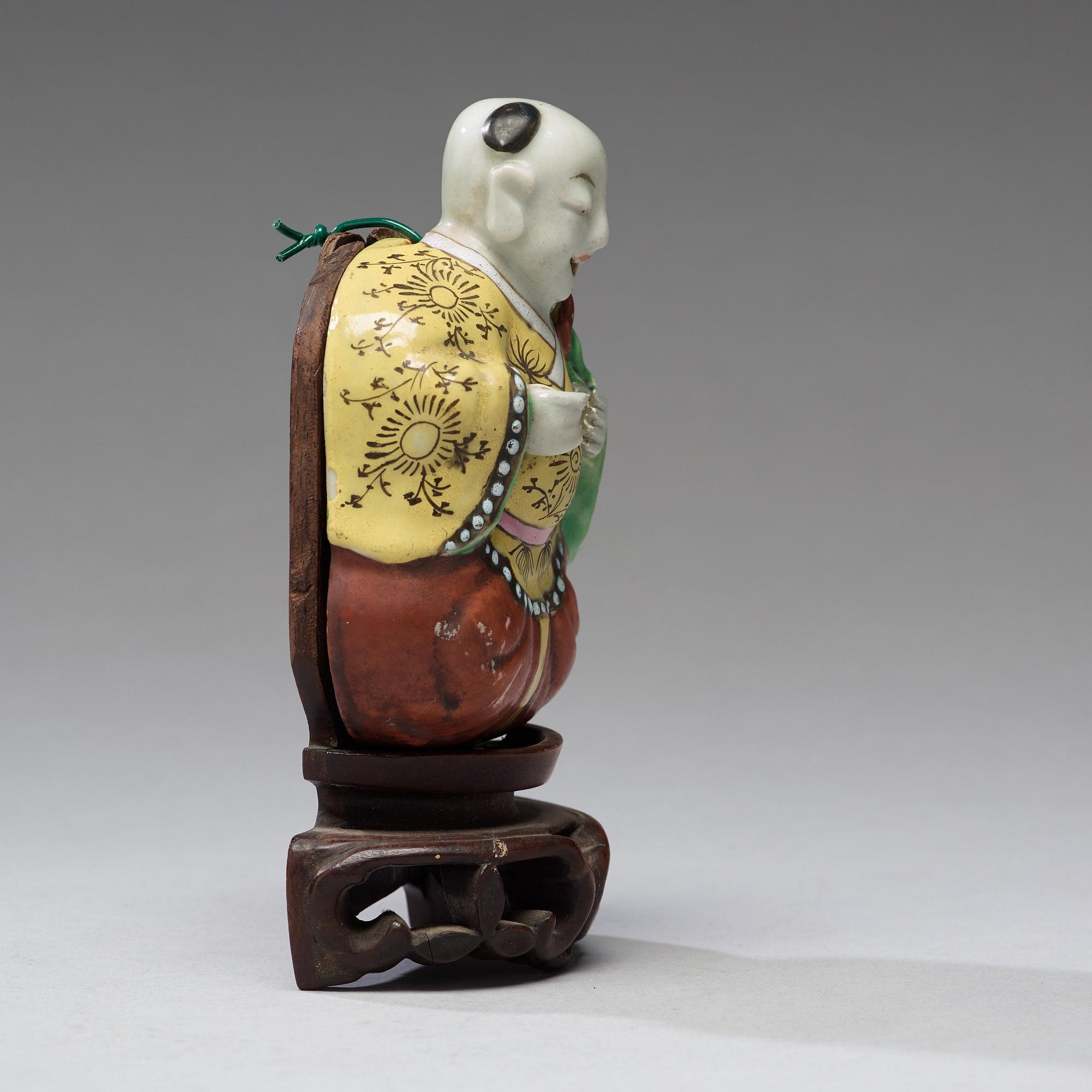 FIGURIN, porslin. Qingdynastin, omkring 1800.