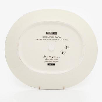 Birger Kaipiainen, A 'Jubilee dish 2000' 362/400, Pro Arte, Arabia.