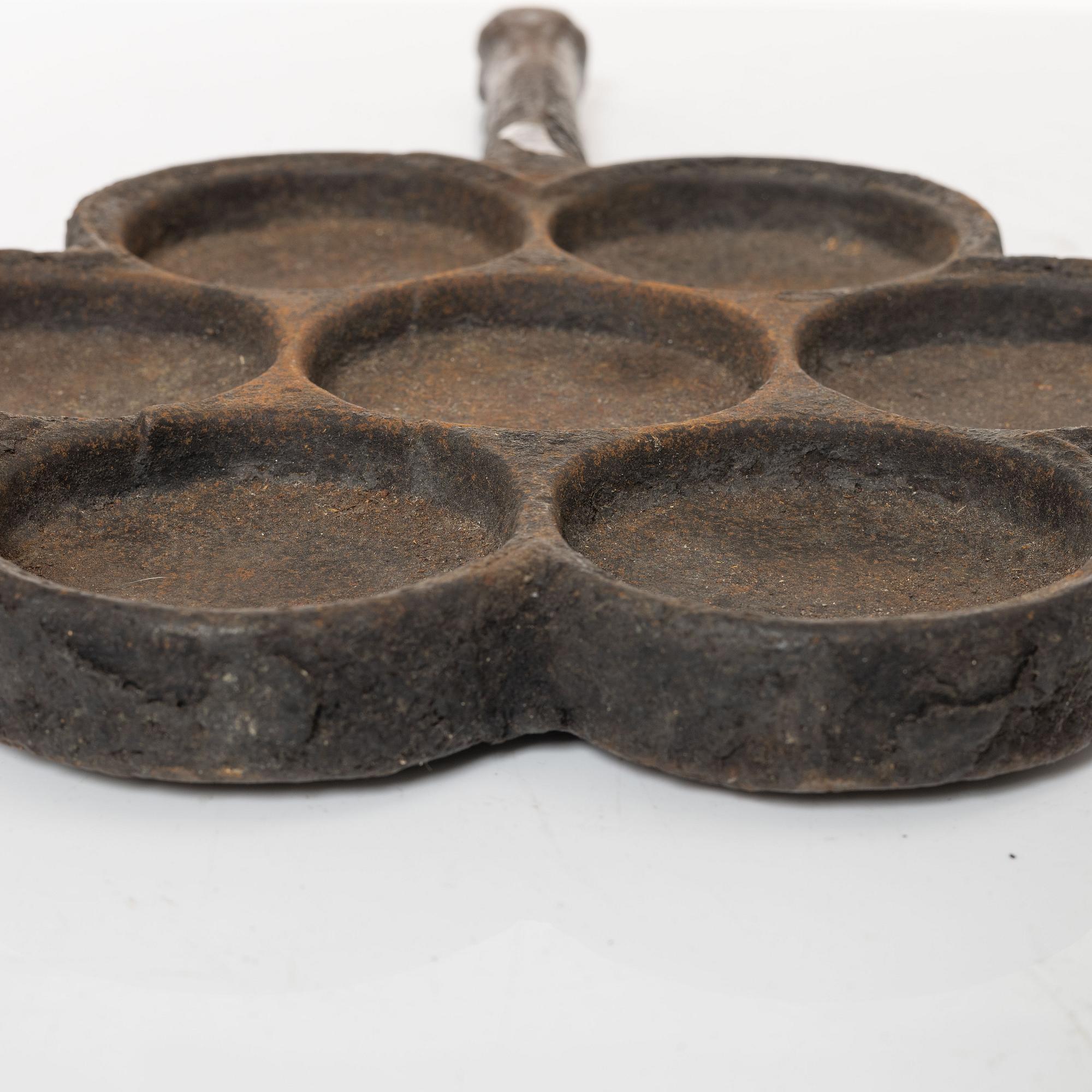 Plättjärn, två stycken, Sverige, 1700- / 1800-tal.