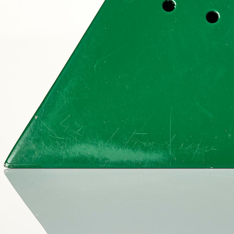 Lucio Fontana, "Piramide".