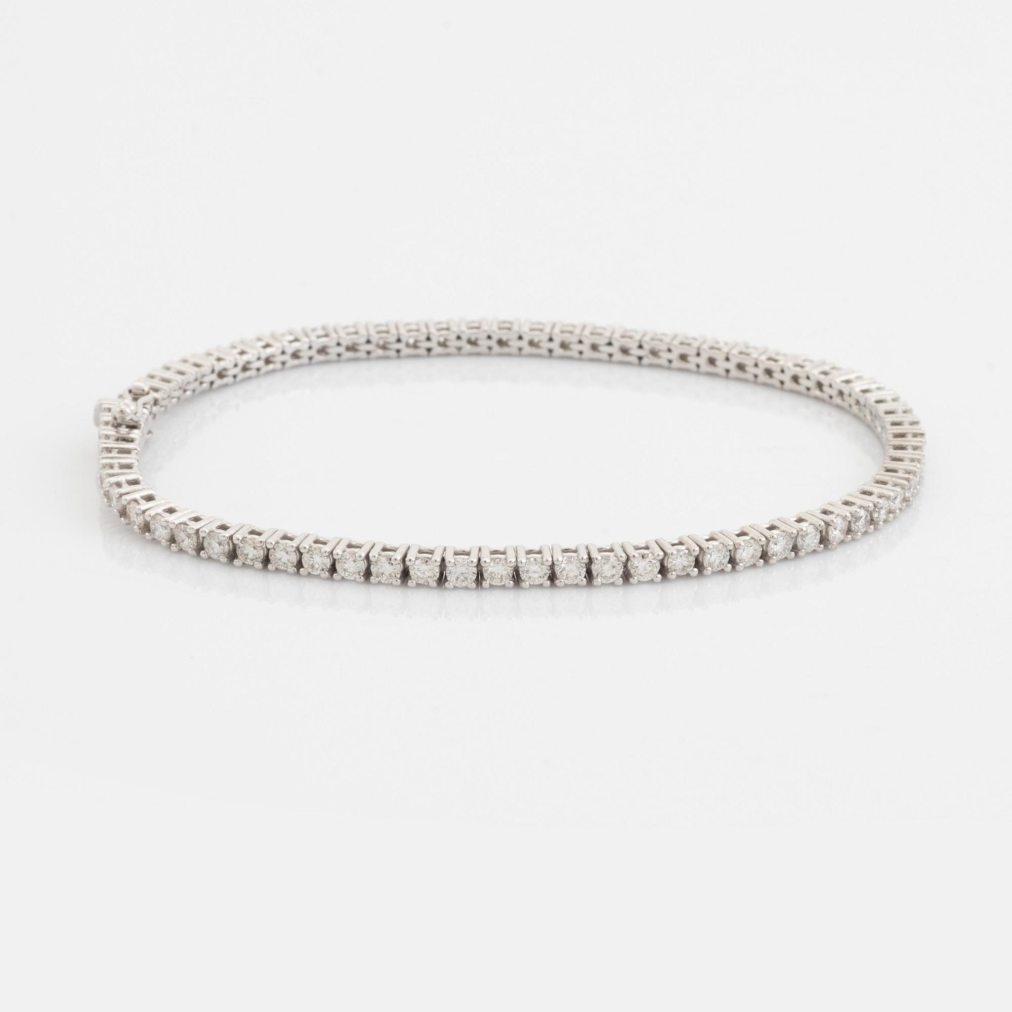 Brilliant cut diamond tennis bracelet, with HRD report.