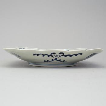 A japanese rectangular plate with a map of Japan and neighbouring islands. Arita ware. Edo period, Tenpo era (1830-43).