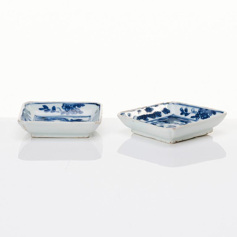 Two blue and white dishes, Ming dynasty, Wanli (1572-1620).