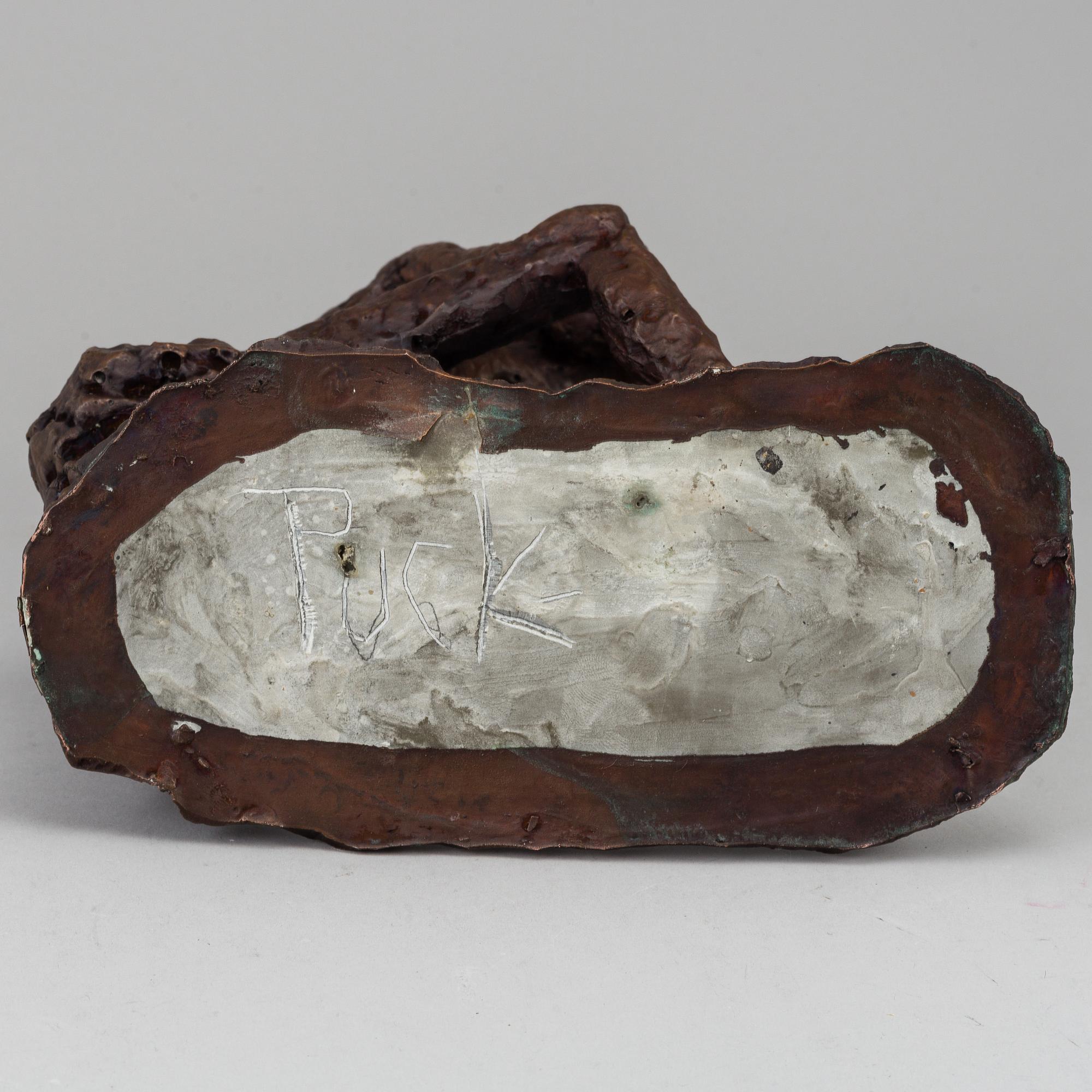 A signed Puck Stocklassa, sculpture.