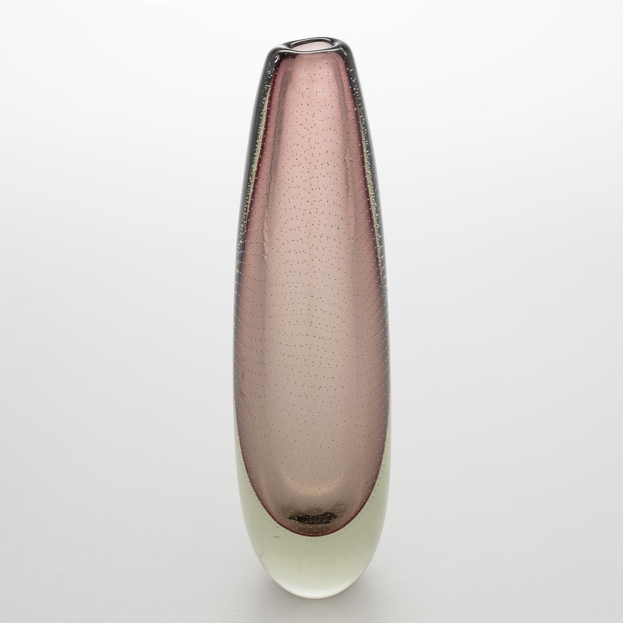 Gunnel Nyman, A glass vase model 'GN 25', signed G. Nyman Nuutajärvi Notsjö.