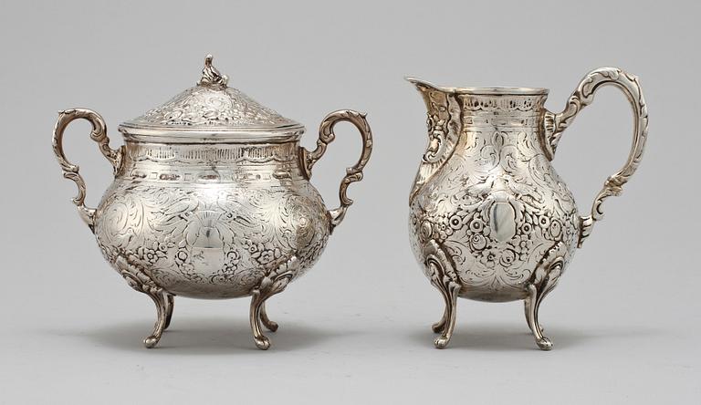 KAFFESERVIS, 3 delar, silver, importstämplar, 1900-talets första hälft. Vikt 1 574 g.