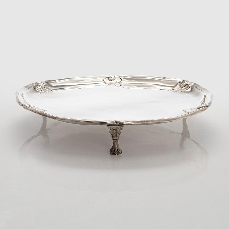 Serving dish, silver, 18th century, indistinct mark.