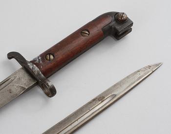 BAJONETTER, 2 st, för flottan, Sverige, modell 1915.