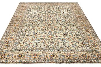 A Kashan carpet, c. 380 x 276 cm.