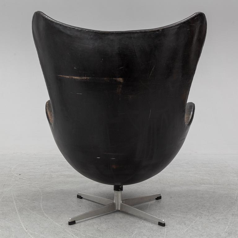 ARNE JACOBSEN, an 'Egg' leather covered easy chair and ottoman, Fritz Hansen, Denmark.