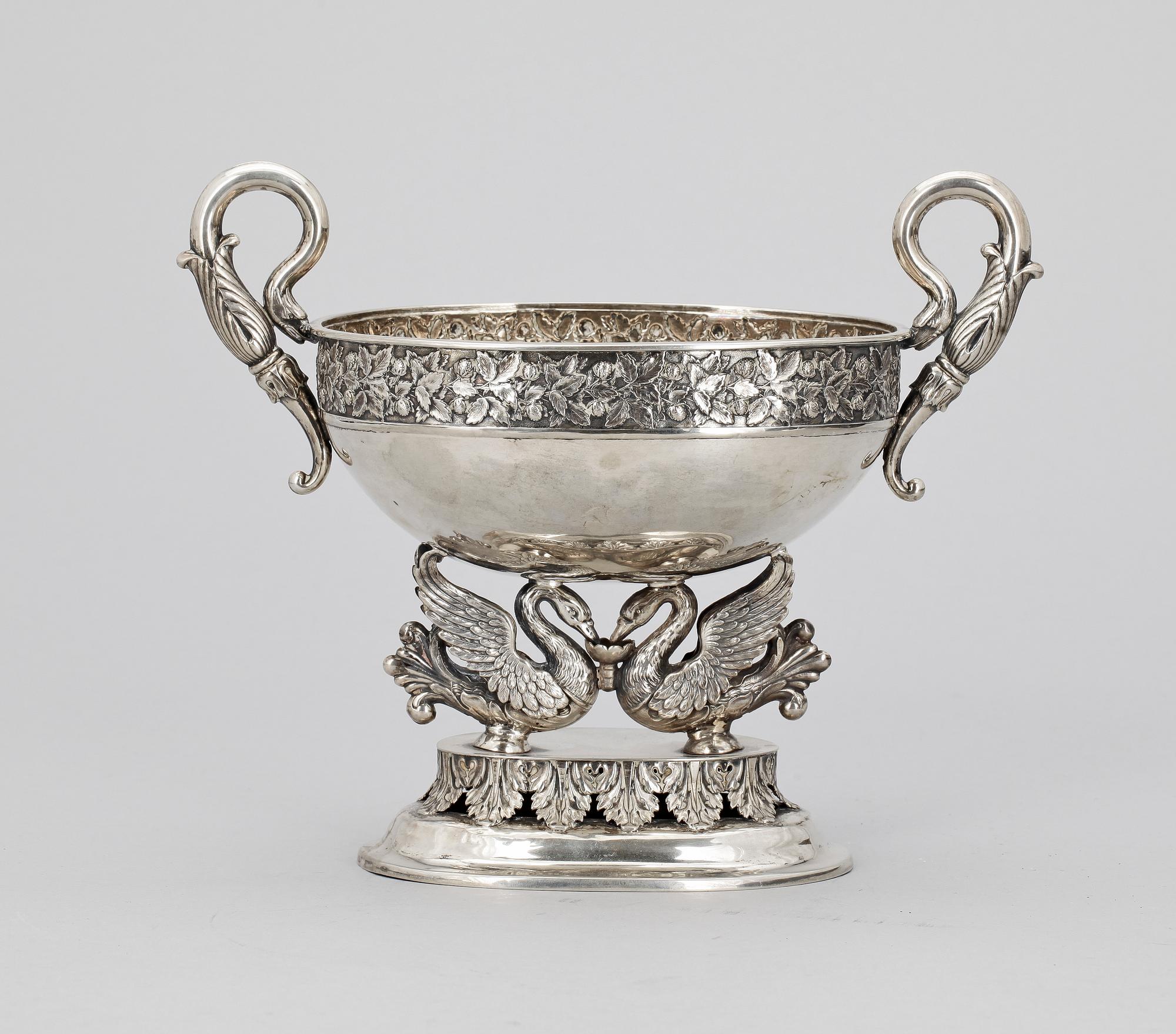 SKÅL PÅ FOT, silver, senempire, otydl stämplar, troligen Tyskland och 1800-talets första hälft/mitt. Vikt ca 330 gram.