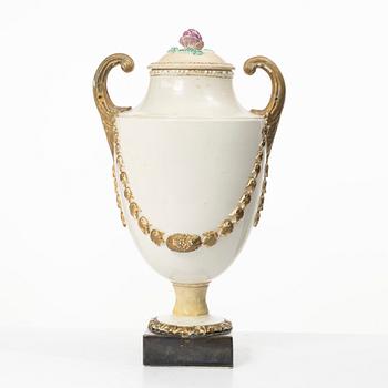 A flintware jar from Marieberg, Steen's period (1769-1788).