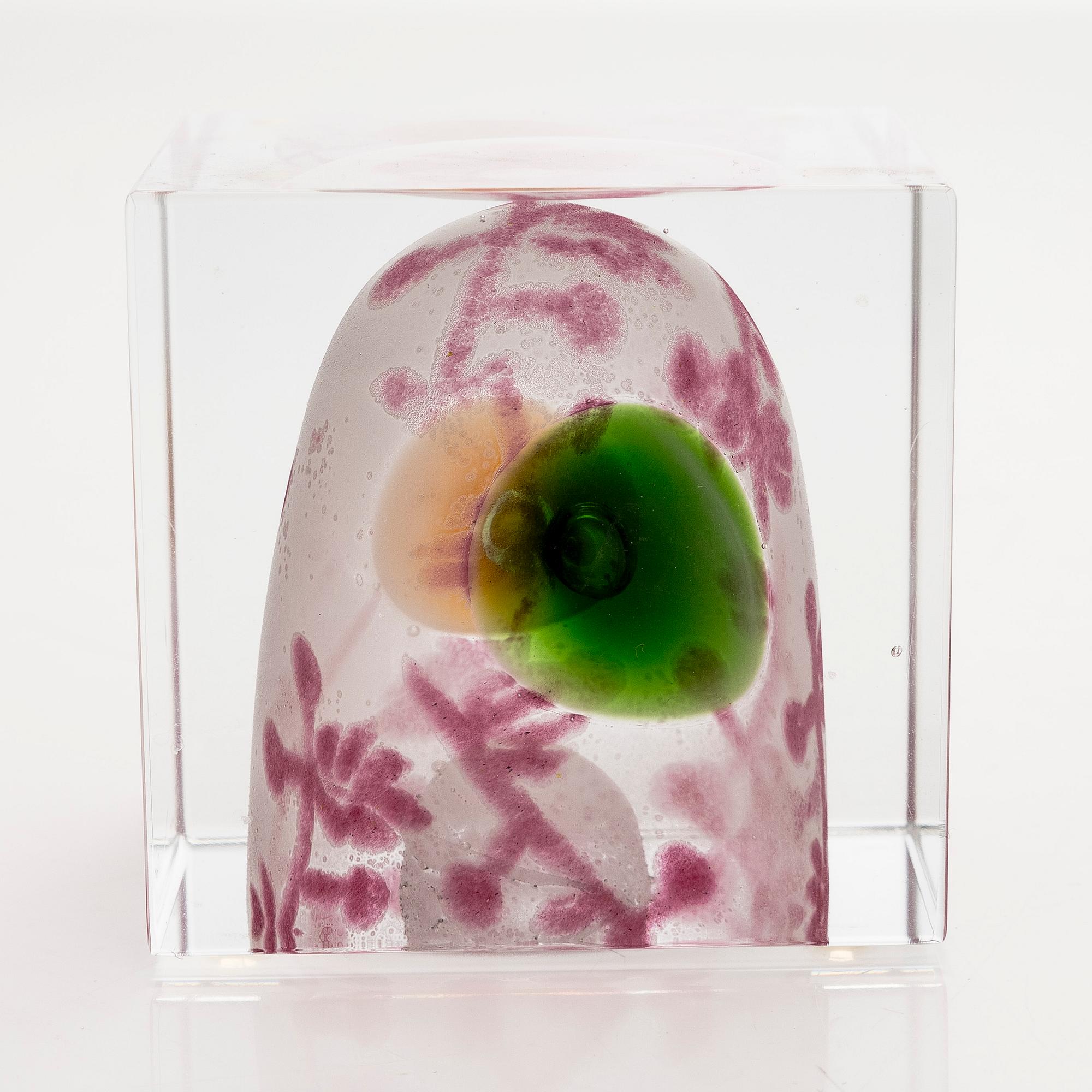 Oiva Toikka, an annual glass cube, signed Oiva Toikka, Nuutajärvi 2008 and numbered 213/2000.