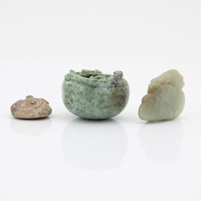 A group of three Chinese nephrite objects and a green stone brush washer, China, 19th/20th Century.