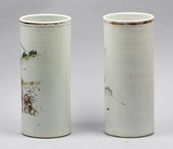 VASER, 2 st. Porslin, Kina.