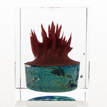 OIVA TOIKKA, An annual cube signed Oiva Toikka Nuutajärvi 1991 and numbered 82/2000.