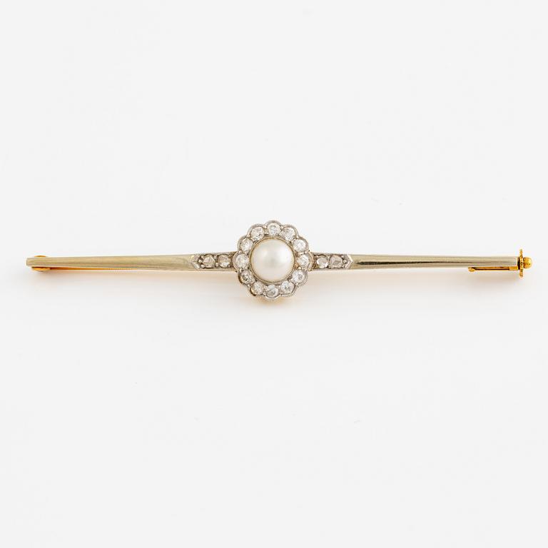 Brooch 18K gold and platinum with a half-pearl and round brilliant and rose-cut diamonds.