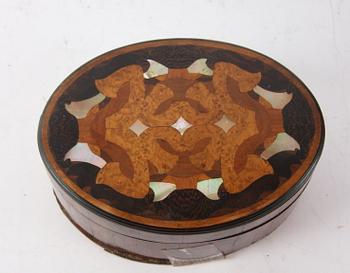 SKRIN och ASK MED LOCK, 1800/1900-tal.