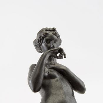 Dekorativ skulptur naken kvinna 1900-talets början.