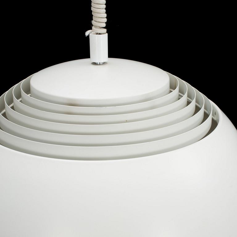 TAKLAMPA, "AJ Pendeln", Arne Jacobsen, Louis Poulsen, Danmark, 1900-talets andra hälft.
