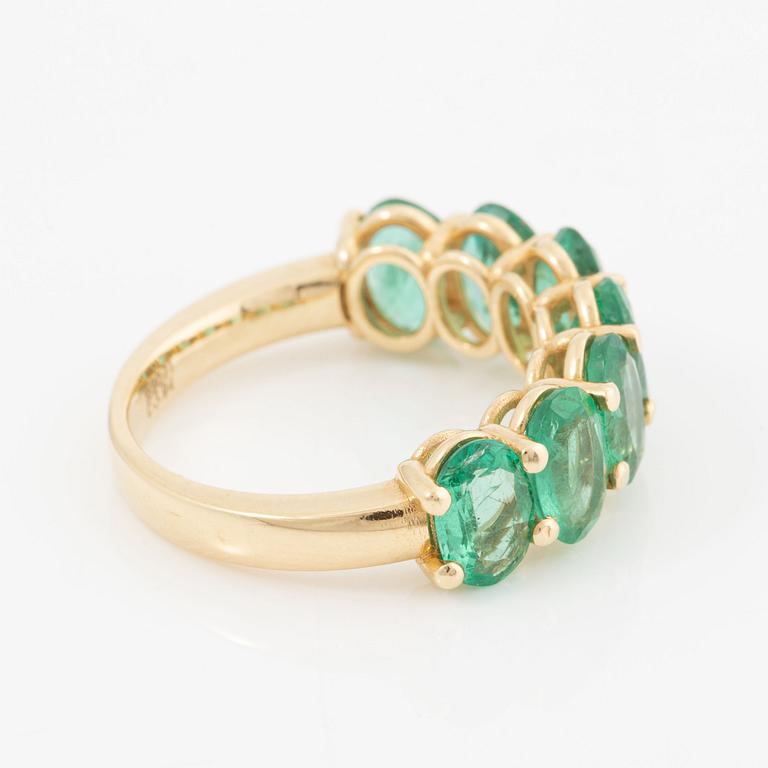 Ring, 18K gold with oval-cut emeralds.